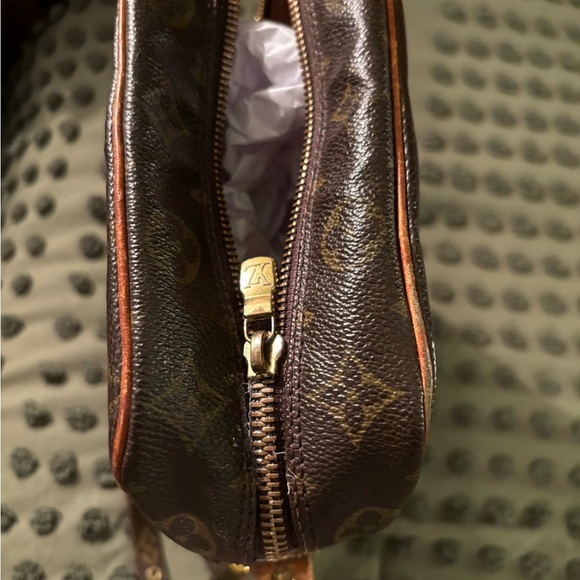 Louis Vuitton Dunube Crossbody - Picture 11 of 14